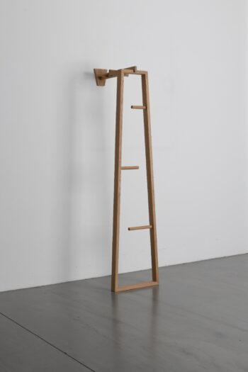 TB.13 - Modern Holz Garderobenständer  