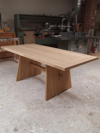 Eiche-Massivholz-Esstisch