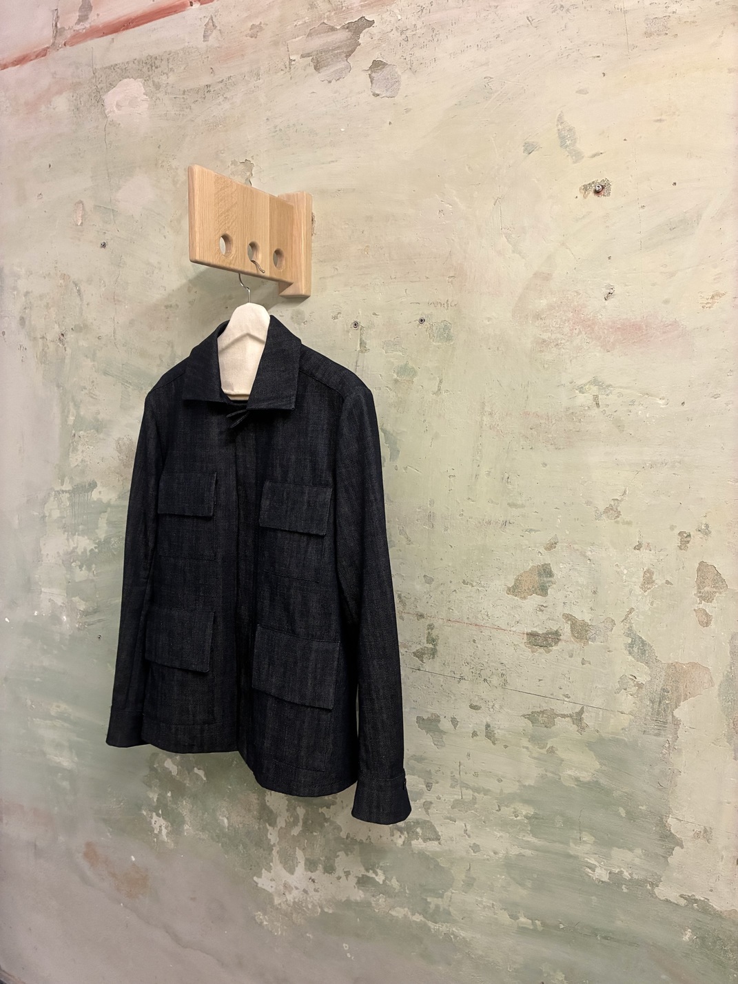 Kleine Wandgarderobe aus Holz - Image 10