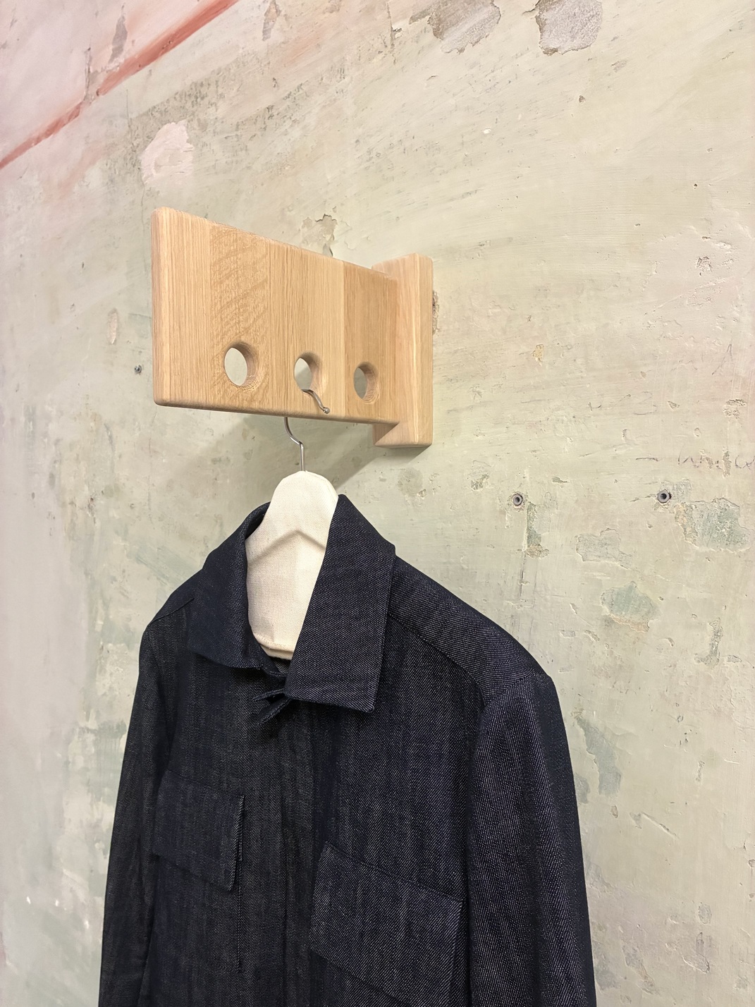 Kleine Wandgarderobe aus Holz - Image 12