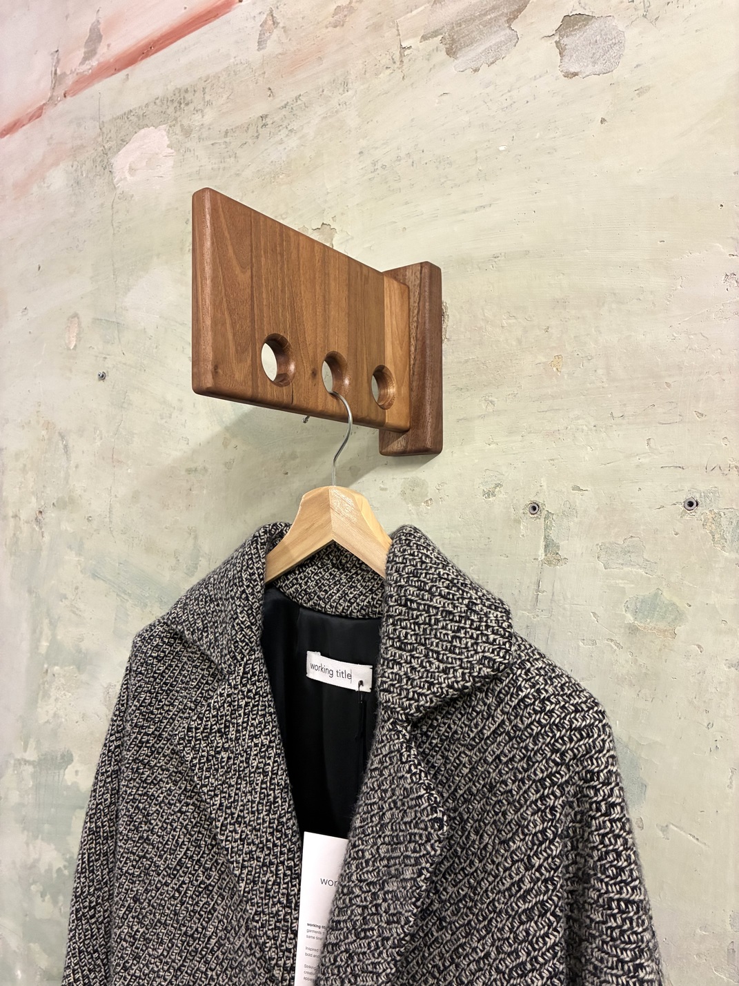 Kleine Wandgarderobe aus Holz - Image 18